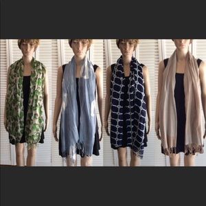 Lot‎ of 4 Scarfs